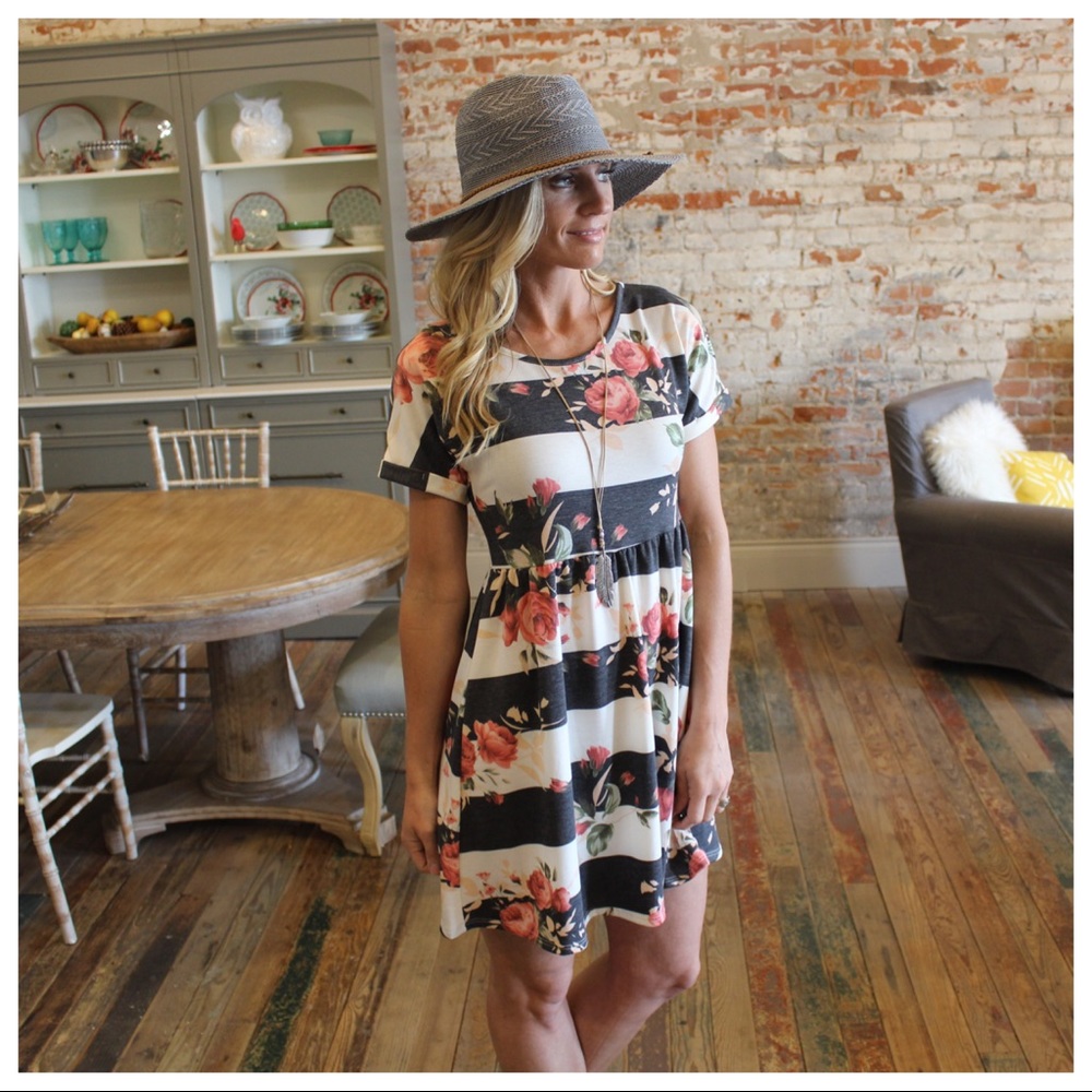 ✨Last✨Charcoal striped and floral dress - Picture 2 of 3
